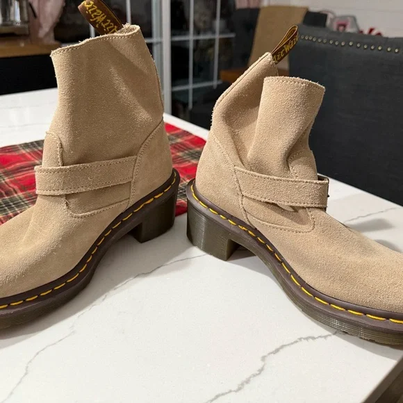 NWOTs Dr. Martens Wedge Boot Size 5 - Picture 2 of 5